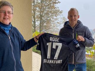 Trikot von Sebastian Rode versteigert