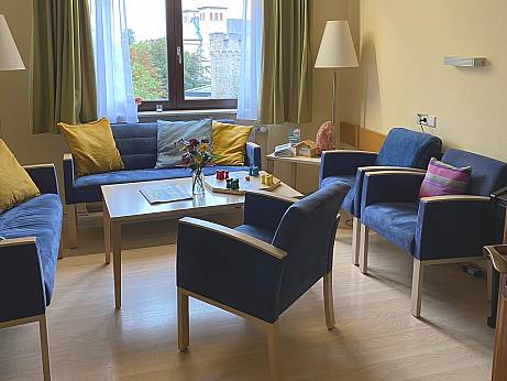 Das gemeinsame Wohnzimmer bietet Ihnen Gelegenheit für Geselligkeit und Austausch.